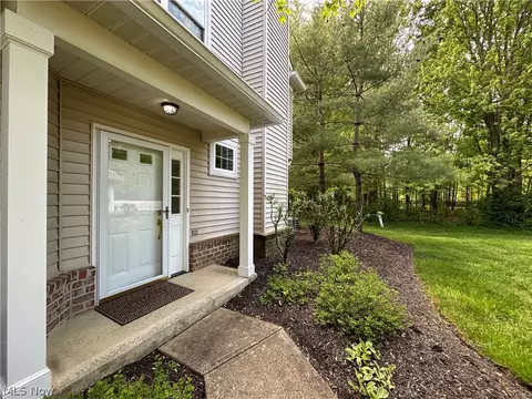 2574 Wyndgate Ct #2574, Westlake, OH 44145