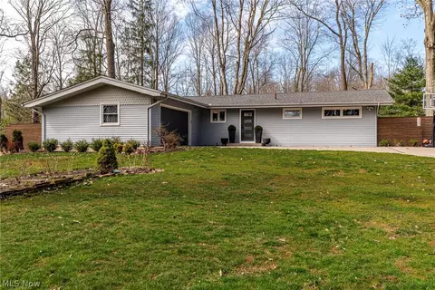 9040 Wyandot Rd, Chesterland, OH 44026