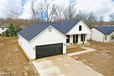 1212 Skyline Ln, Warren, OH 44484