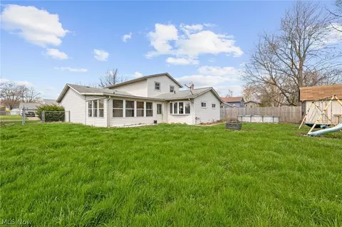 Exterior - 373 Naples Dr, Elyria, OH 44035 photo 5 of 7