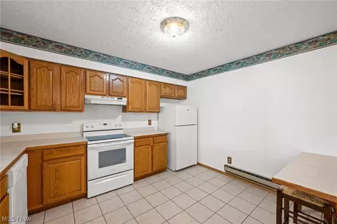Kitchen - 373 Naples Dr, Elyria, OH 44035 photo 2 of 6