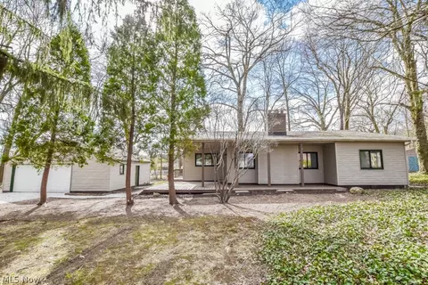 800 Loomis Ave, Cuyahoga Falls, OH 44221