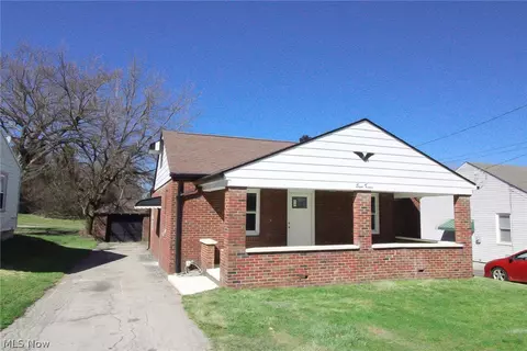 820 Cornell St, Youngstown, OH 44502