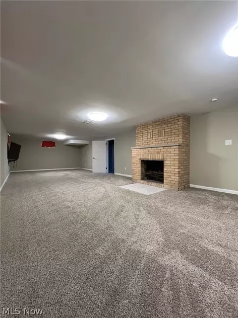 Living - 1067 Packard Dr, Akron, OH 44320 photo 4 of 5