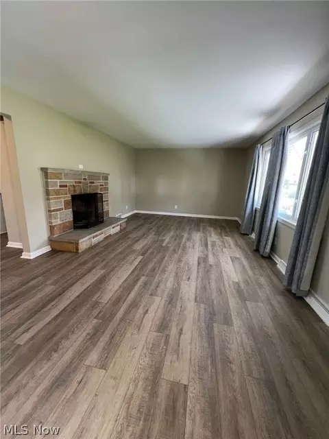Living - 1067 Packard Dr, Akron, OH 44320 photo 1 of 5