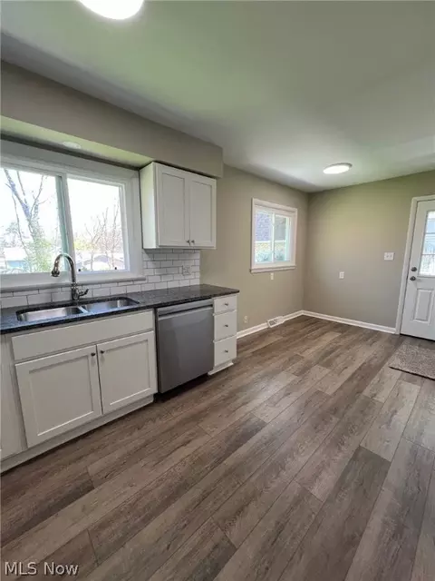 Kitchen - 1067 Packard Dr, Akron, OH 44320 photo 4 of 4