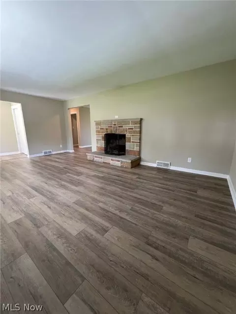 Living - 1067 Packard Dr, Akron, OH 44320 photo 3 of 5