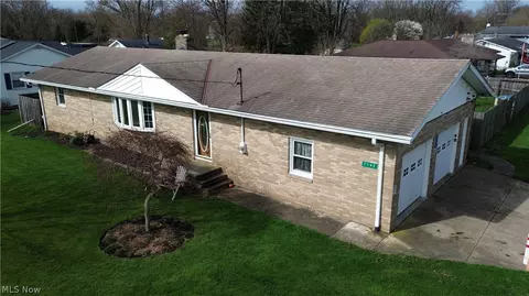 Exterior - 7142 Murray Ridge Rd, Elyria, OH 44035 photo 3 of 9