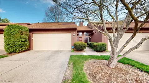 318 Katey Rose Ln, Euclid, OH 44143
