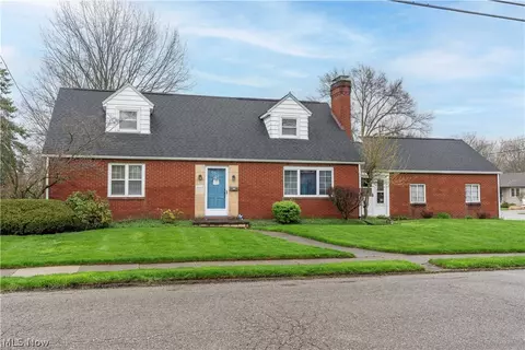 1007 E Broad St, Louisville, OH 44641