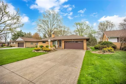 5801 Kuenzer Dr, Seven Hills, OH 44131