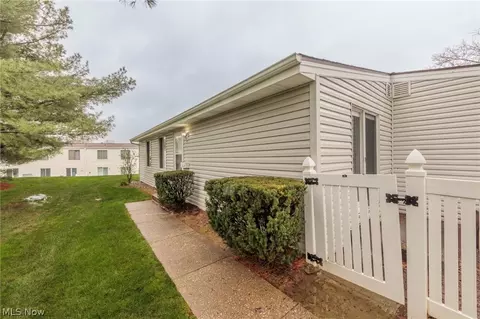 281 Deepwood Dr, Wadsworth, OH 44281