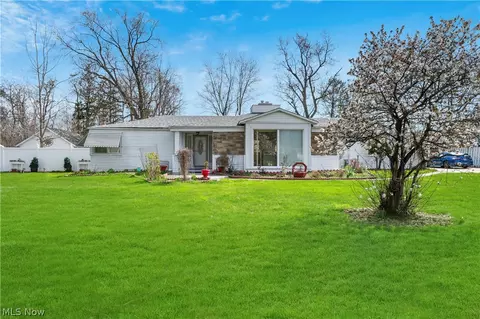 6597 York Rd, Parma Heights, OH 44130