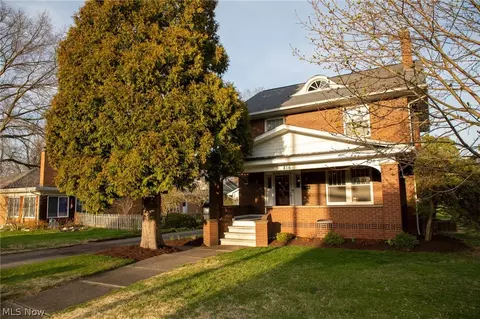 816 17th St SW, Massillon, OH 44647