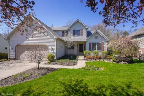 749 Ravenhill Rd, Sagamore Hills, OH 44067