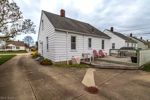 Exterior - 29720 Cresthaven Dr, Willowick, OH 44095 photo 9 of 14