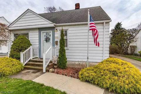 Exterior - 29720 Cresthaven Dr, Willowick, OH 44095 photo 2 of 14