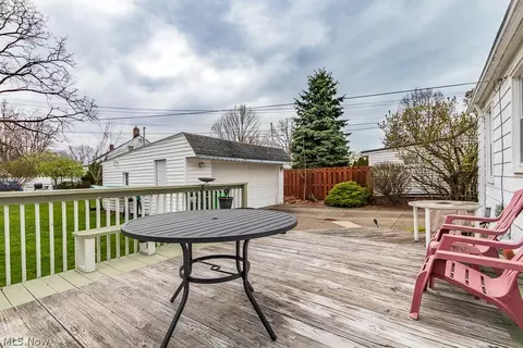 Exterior - 29720 Cresthaven Dr, Willowick, OH 44095 photo 6 of 14