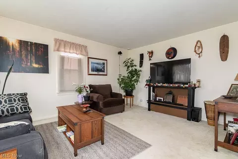 Living - 29720 Cresthaven Dr, Willowick, OH 44095 photo 2 of 4