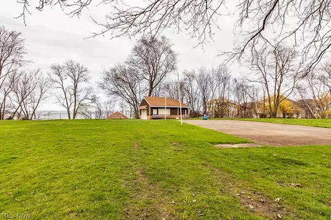 Exterior - 29720 Cresthaven Dr, Willowick, OH 44095 photo 3 of 14