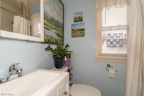 Bath - 29720 Cresthaven Dr, Willowick, OH 44095 photo 1 of 2
