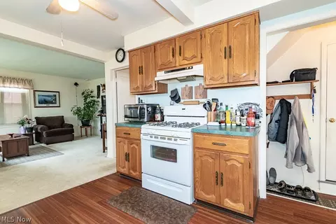 Kitchen - 29720 Cresthaven Dr, Willowick, OH 44095 photo 3 of 4