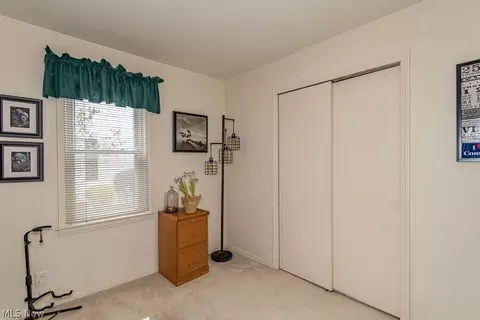 Bedroom - 29720 Cresthaven Dr, Willowick, OH 44095 photo 3 of 4