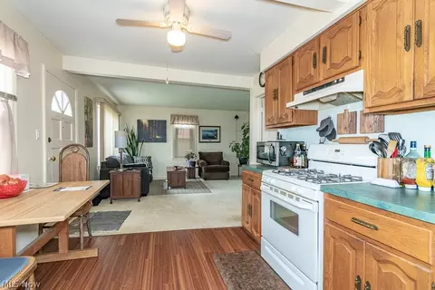 Kitchen - 29720 Cresthaven Dr, Willowick, OH 44095 photo 4 of 4