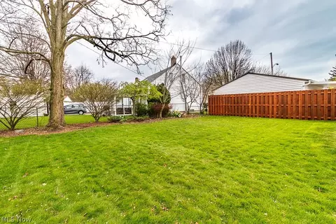 Exterior - 29720 Cresthaven Dr, Willowick, OH 44095 photo 7 of 14