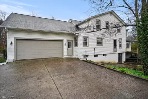 Exterior - 33 Cochran Rd, Aurora, OH 44202 photo 3 of 7