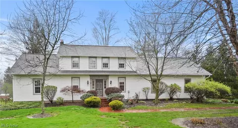 33 Cochran Rd, Aurora, OH 44202