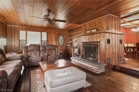 Living - 33 Cochran Rd, Aurora, OH 44202 photo 2 of 3