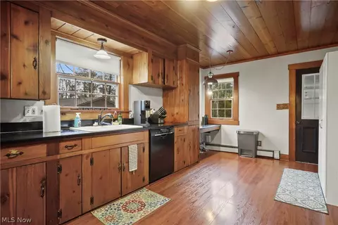 Kitchen - 33 Cochran Rd, Aurora, OH 44202 photo 1 of 3