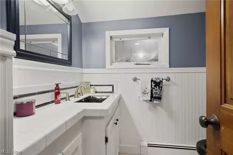 Bath - 33 Cochran Rd, Aurora, OH 44202 photo 1 of 3