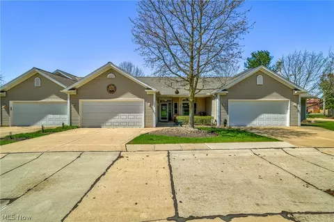 110 Village Dr #2, Seven Hills, OH 44131