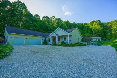 5675 Post Boy Rd SW, Newcomerstown, OH 43832