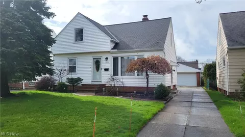 13900 Oakview Blvd, Garfield Heights, OH 44125