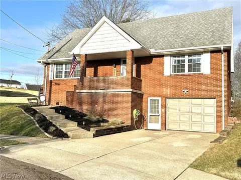 105 Darby Ct, Weirton, WV 26062