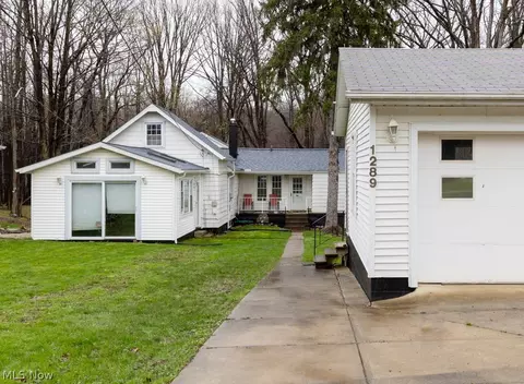 1289 Caryl Dr, Bedford, OH 44146