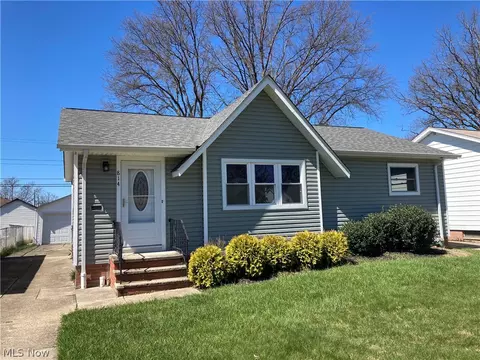 814 Charles St, Willowick, OH 44095