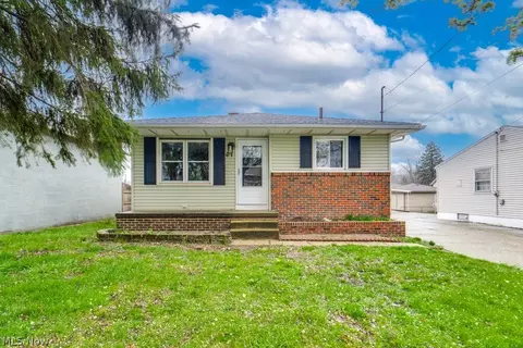 61 Thorlone Ave, Akron, OH 44312