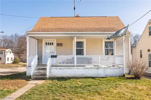 379 High Grove Blvd, Akron, OH 44312