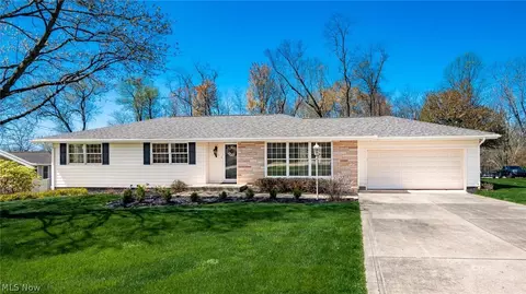 2845 Crestway Dr, Zanesville, OH 43701
