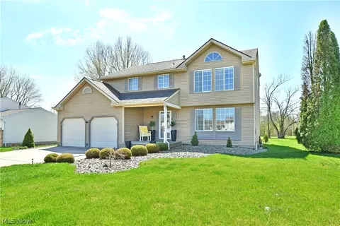 189 Chapel Hill Dr NW, Warren, OH 44483