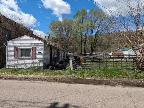 1213 Commerce St, Wellsville, OH 43968