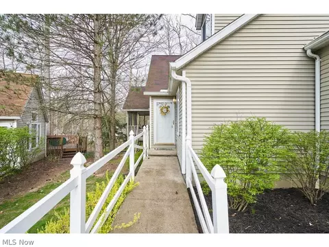 660 Hunters Trl, Akron, OH 44313