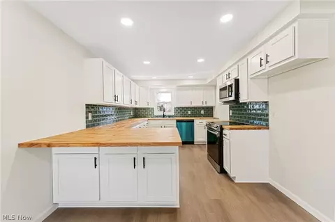 Kitchen - 745 Abbe Rd N, Elyria, OH 44035 photo 2 of 5
