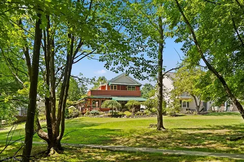 16462 Georgetown Ct, Strongsville, OH 44136