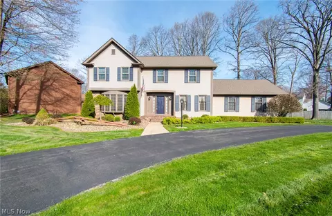 3640 Hummingbird Hill Dr, Poland, OH 44514