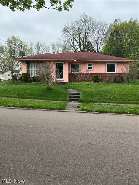 662 Deering Dr, Akron, OH 44313